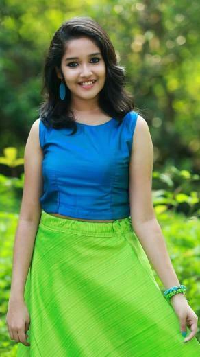Anikha Cute Wallpaper For Mobile X