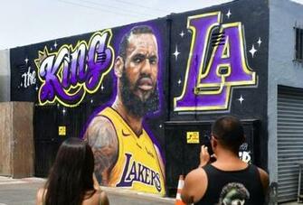 Los Angeles Lakers Fans Have A Serious Lebron James Problem