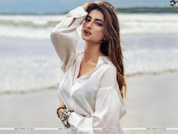Palak Tiwari Strikes A Stunning Pose In White Shirt Santabanta