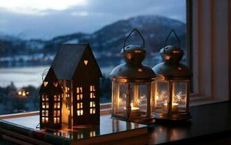 Lovely Lantern Wallpaper