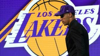 Luke Walton Downplays Lavar Ball S Comments Sporting News