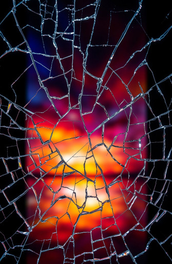 Cracked Screen Prank Wallpaper