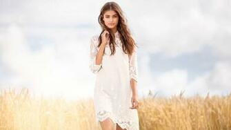 Taylor Hill Wallpaper Image
