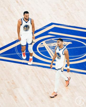 Brandon Koretz On This Photo Of Jordan Poole And Steph