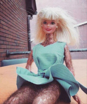 What The Heck Is Going On Here Pics Barbie Funny