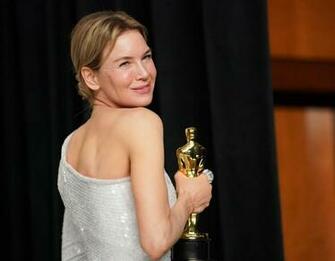 Ren E Zellweger Completes Comeback With Best Actress Oscar Win