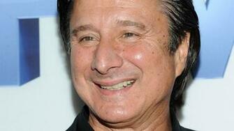 Ex Journey Man Steve Perry Sings Live For The First Time