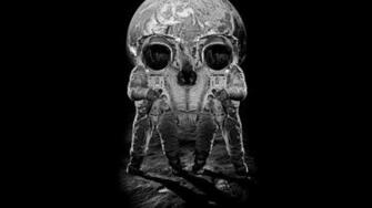 Black And White Skulls Astronauts Mirror Effect Wallpaper