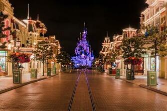 Disney iPhone Wallpaper Tourist