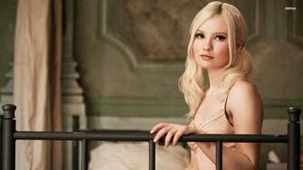 Emily Browning HD Wallpaper