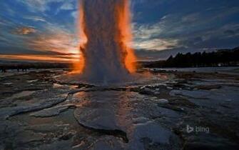 Strokkur Geyser Near The Hv T River In Iceland Bing Wallpaper