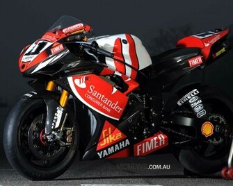 Yamaha R1 Superbike Wallpaper