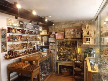 Antique Shop Vintage Design Interior Room Wallpaper HD