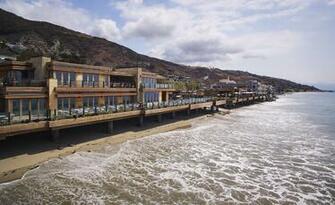 Little Beach House Malibu Usa Wallpaper