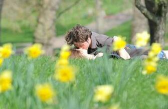 Garden Kissing Lovely Couple HD Wallpaper
