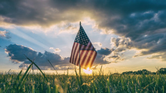 Wallpaper 4k America Flag Inside Field Grass