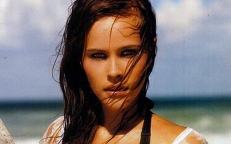 Isabel Lucas Wallpaper