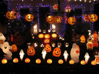 Spine Tingling Twin Cities Halloween Displays Give Me The Mike