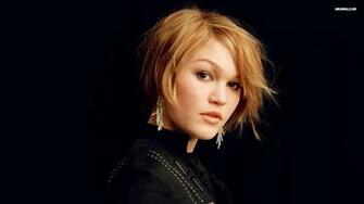 Julia Stiles Wallpaper Image Photos Pictures Background