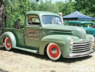 Ford Coe Custom Classic Truck Minions Wallpaper