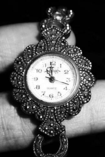 Black And White Clock iPhone Wallpaper Walls