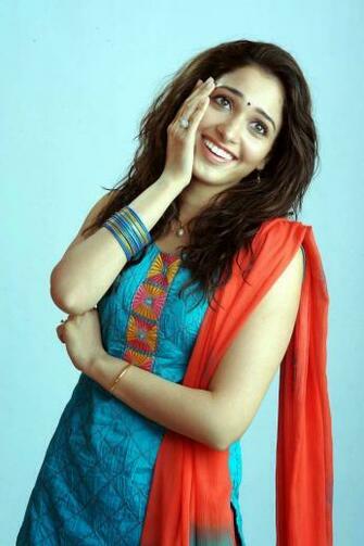 Santabanta Hot Wallpaper Group