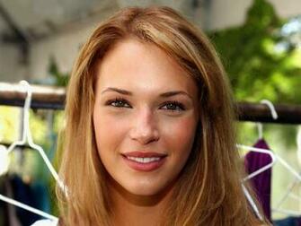 Amanda Righetti Background By Matthias Aaron