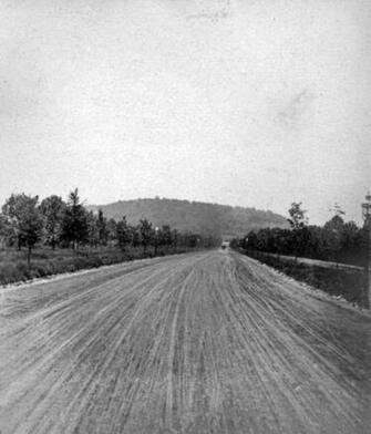 Grand Blvd Southern Parkway With Iroquois Park In The