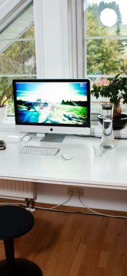Work Effortlessly With The New iPhone Xs On Your Desk Wallpaper