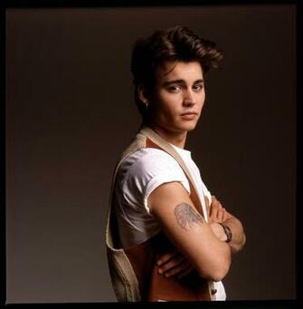 Young Hot Wallpaper Johnny Depp
