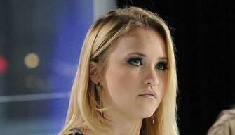 Emily Osment Dektop Wallpaper