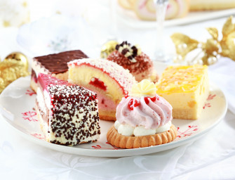 Sweets On A Plate Wallpaper