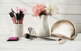 Wallpaper Flowers Bouquet Makeup Vase Wood Cosmetics