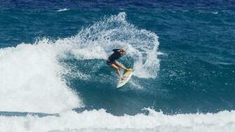 Bethany Hamilton Surfing Wallpaper