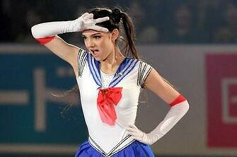 La Patineuse Evgenia Medvedeva En Tenue De Sailor Moon