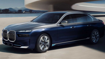 In Pics Bmw Series First Edition Looks Like Luxury On