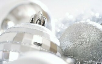 White Christmas Ball Ornaments Wallpaper HD