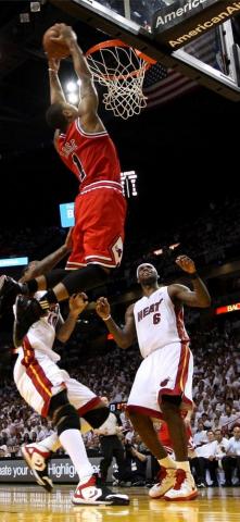 Derrick Rose Cave iPhone Wallpaper
