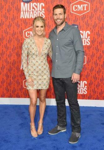 Cmt Music Awards Carrie Underwood Gives Hubby Mike Fisher A