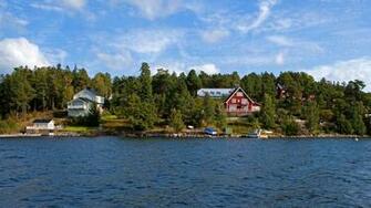 Lakeside Houses Wallpaper