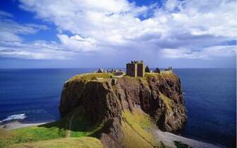 Castle Near Stonehaven In Aberdeenshire Scotland Wallpaper