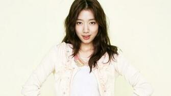South Korean Actress Park Shin Hye HD Wallpaper