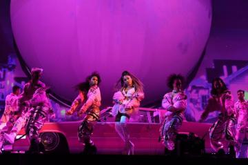 Ariana Grande Sweetener World Tour Pictures Popsugar Celebrity