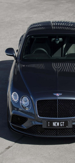The Bold Luxury Of iPhone Xs Max Bentley Wallpaper