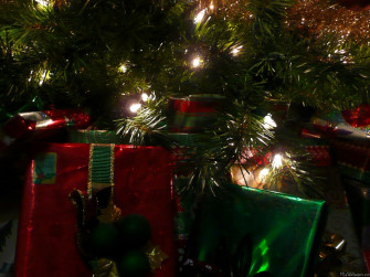 Mlewallpaper Gifts Under The Tree