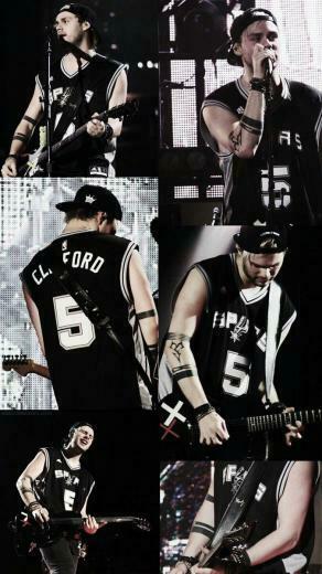 Christalyn Barker On Lockscreens 5sos Michael Clifford