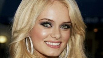 Sara Paxton Wallpaper