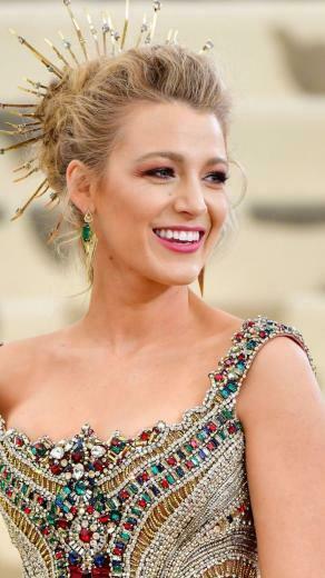 Blake Lively Met Gala Smile Wallpaper