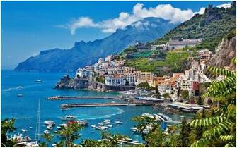 Amalfi Wallpaper Top Background