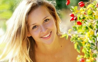 Girls Smile Wallpaper The Art Mad